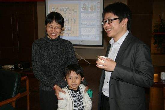聂卫平的第二任妻子王静,是总歌舞团的一级歌唱演员,也是著名演员