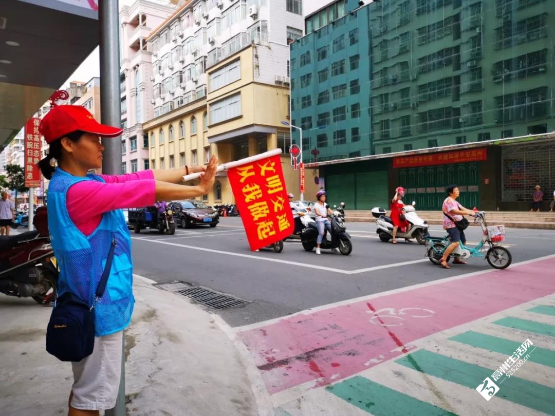 高州志愿者助力道路交通安全