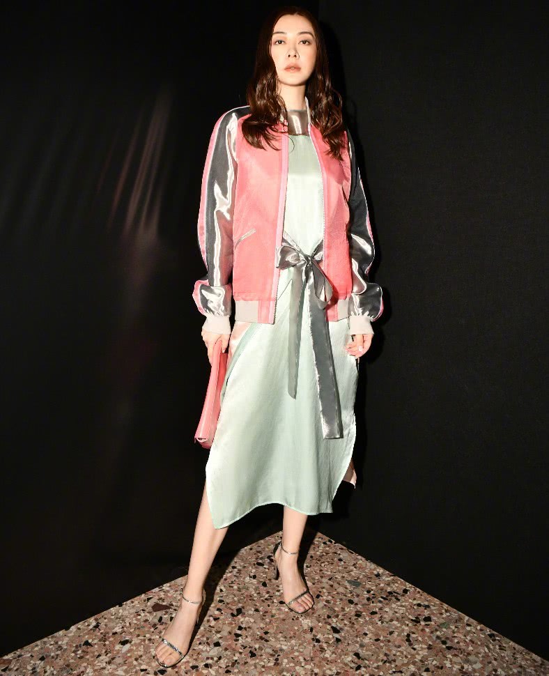 服装穿搭走秀 cafd1b36fe5f4d70b7c924e137c1ab5a.jpeg