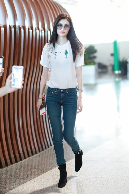 何穗的脚有多长 cce387848e3c4b4bb6007c80bf5d200f.jpeg