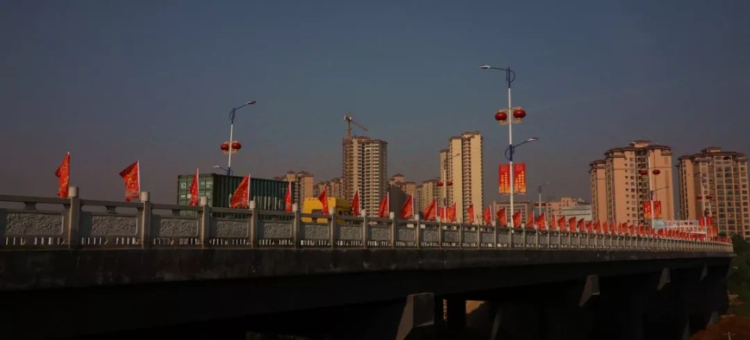 你有没有发现 武宣县城区各条主街道,大桥,新路桥 这几天也变得越来