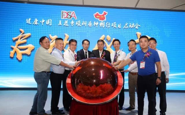 中国食品药品企业质量安全促进会副秘书长,新闻发言人谢久忠首先介绍