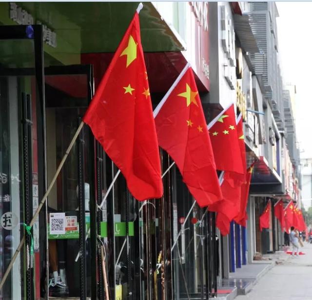 大荔:街头巷尾国旗飘,普天欢腾迎国庆,附送国旗悬挂小
