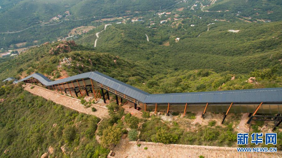 航拍观光电梯建在伏羲山上