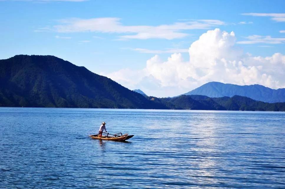 太平湖婚纱照_弥勒太平湖森林公园