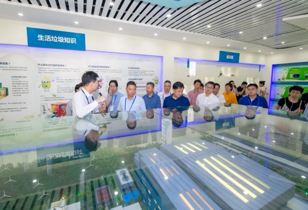近几十年上海市经济总量变化_几十年生活变化的图(2)