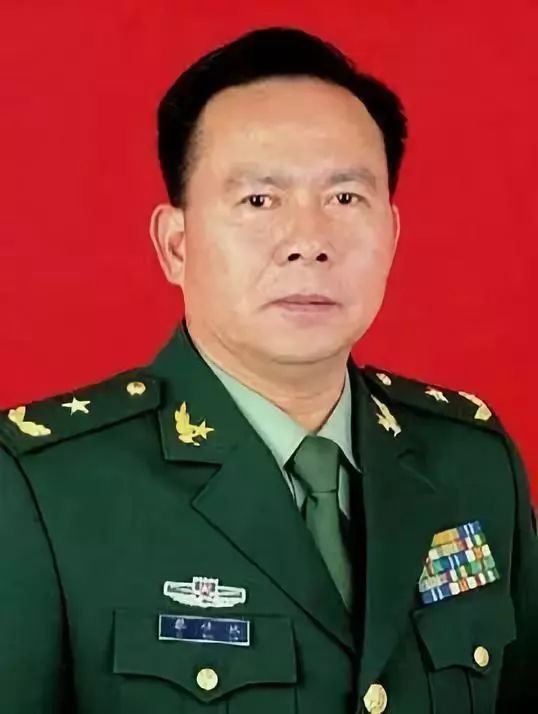 解放军驻香港部队参谋长,广州军区联勤部副部长,海南省军区司令员