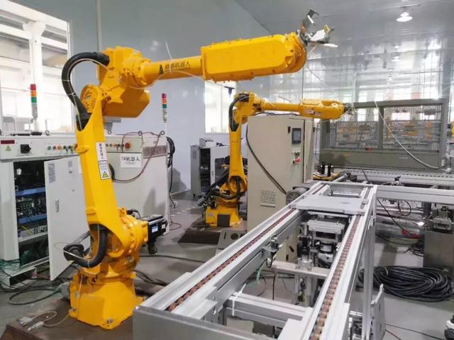 工业机器人招聘_让工业机器人逃出牢笼 ABB开发了更有亲和力的机器人(2)