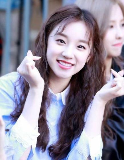 有一种整容叫宋雨琦换发型,当她把卷发拉直后