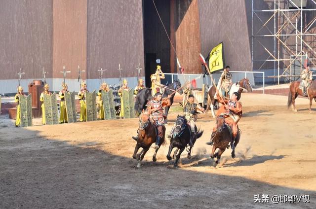满城尽是中国红!赵王双城万面国旗迎国庆