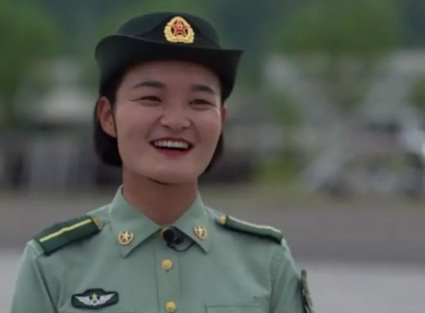 今年国庆阅兵女兵方队的队员李盼盼,是陆军军医大学士官学校的一名