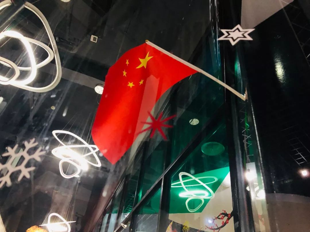 遂宁大街小巷红旗飘扬,爱国的你,发朋友圈了吗?_国旗