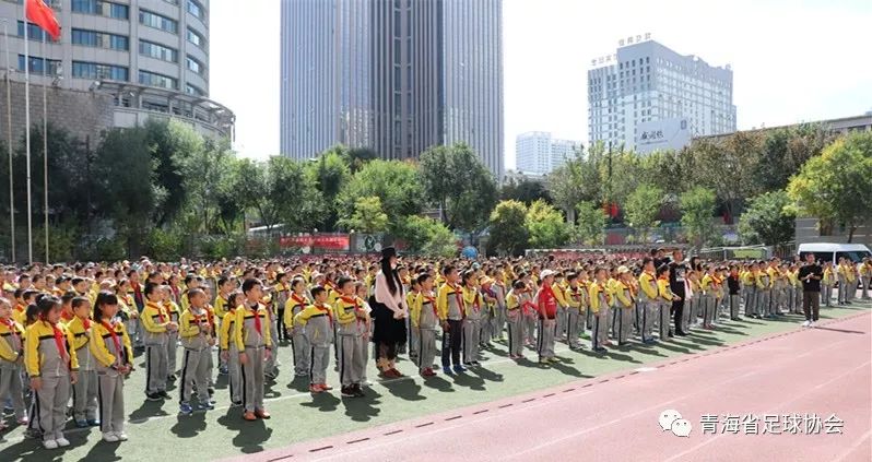 青海省足球协会走进西宁市北大街小学,共同举办"同心同梦,共育足球娃"