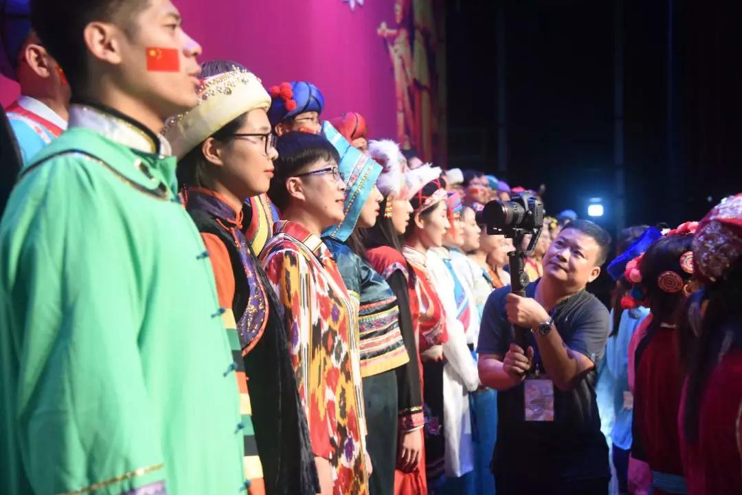 天安财险合唱团荣获浦东新区直管企业职工庆祝新中国成立70周年合唱比赛（决赛）一等奖插图(5)