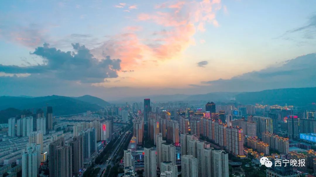 城镇人均居住面积_人均耕地面积图