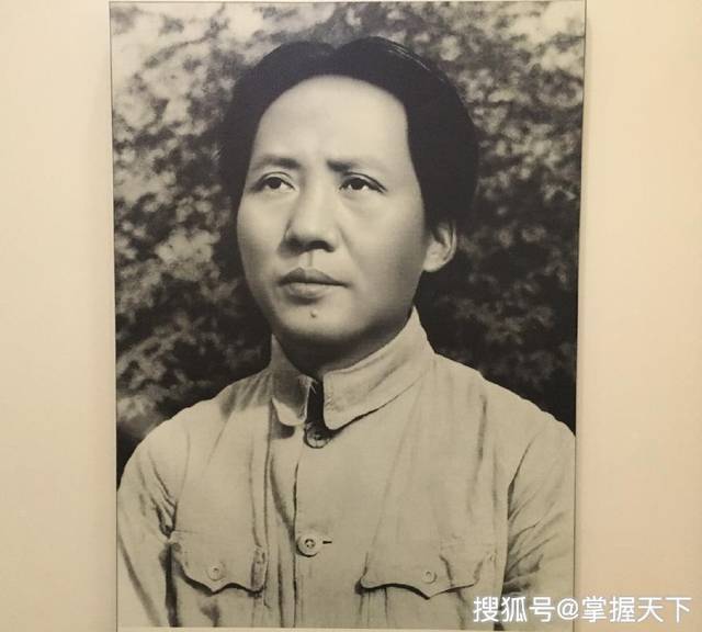 那些演过毛主席的演员,他被公认最像,毛主席女儿抱着他痛哭,不是唐国强