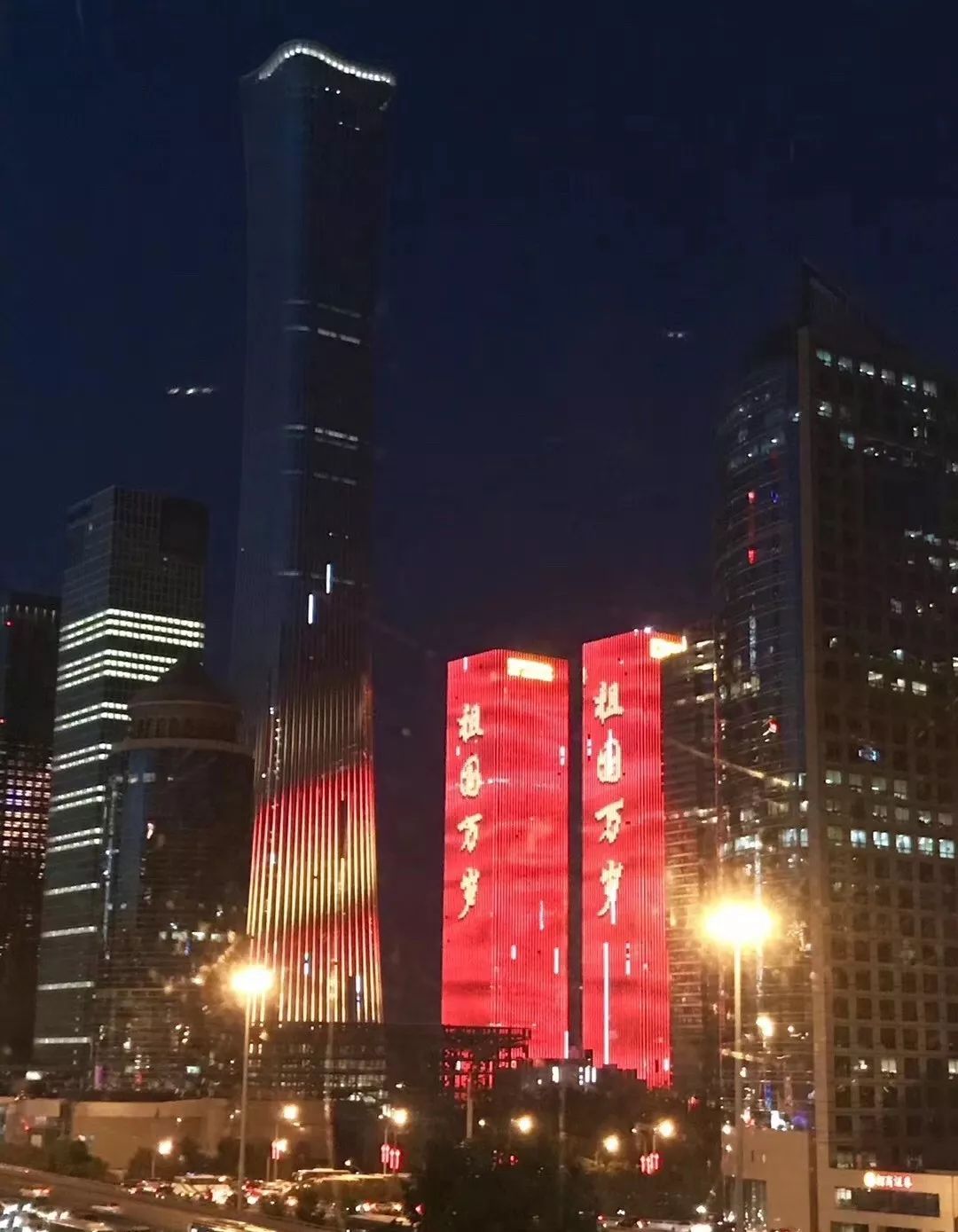 太美了！北京十一灯光秀、200处花坛已就位！今晚就可以打卡走起了！