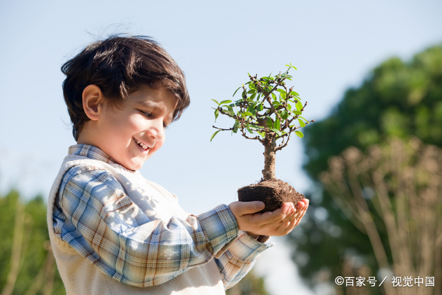 「萌妈不是虎妈」妈妈床头常放此物，令4岁女孩“性早熟”，很多爸爸妈妈都这么做