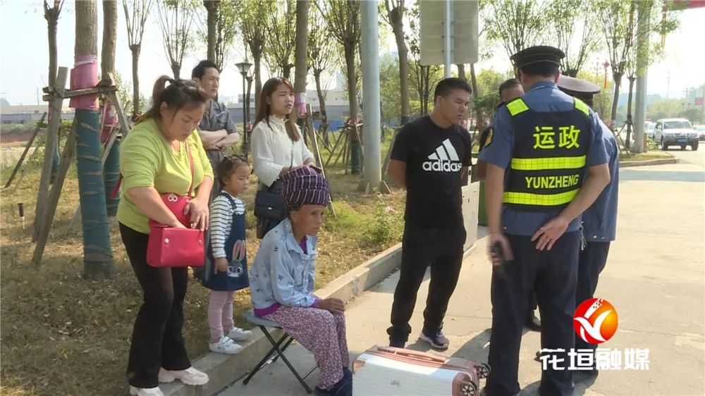 花垣县有多少人口_花垣县火焰土村告别山旮旯 拥抱新生活(3)