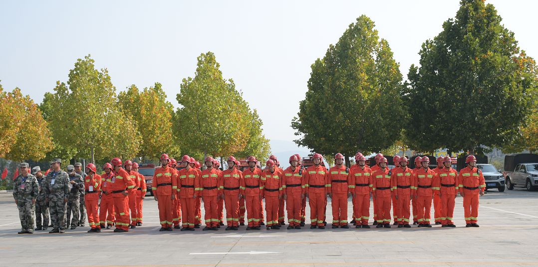 况汇报，观看了森林消防专业队伍演练，对我区林长制工作给予高度评价。据了解，蒙山旅游度假区现有林地面积