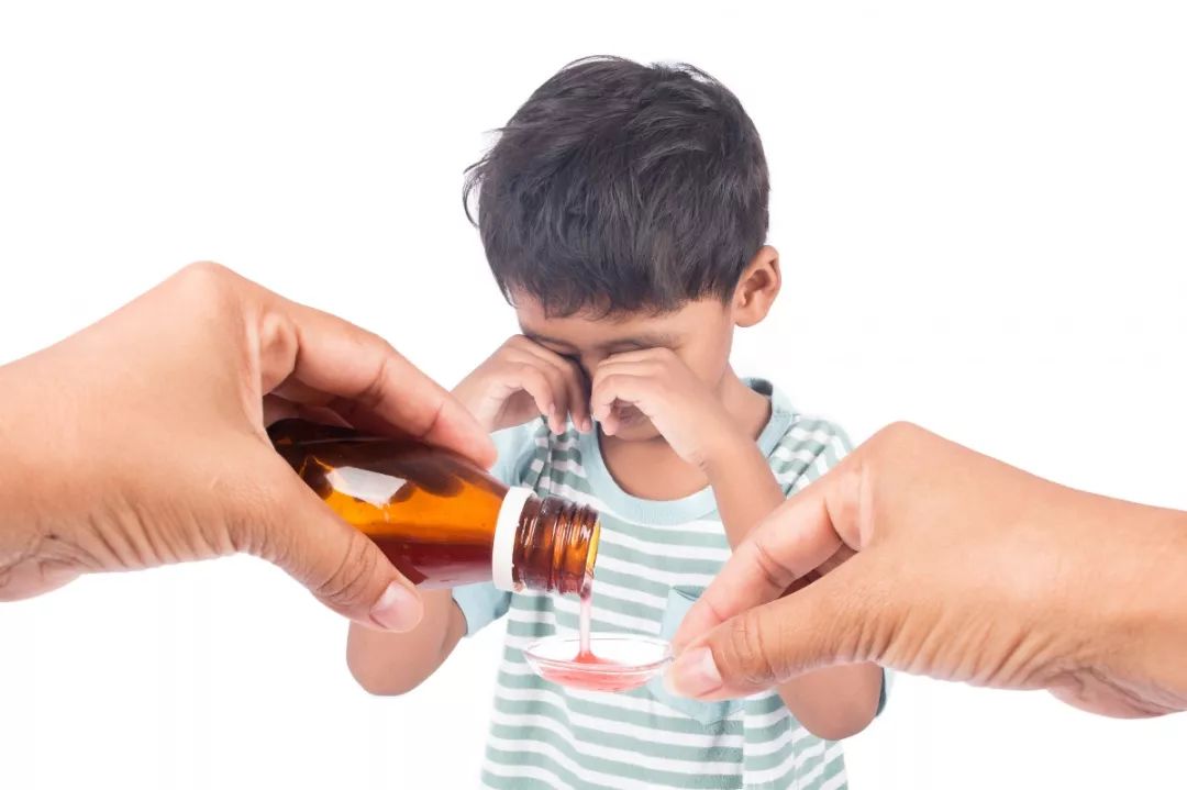 爱儿康：孩子感冒了，先不急着喂药！十有八九是“毒”药！