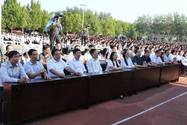 河北武邑中学迎国庆七十周年系列活动之教师合唱比赛