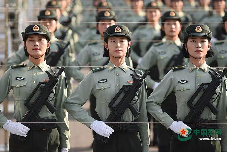 阅兵训练场这是女兵方队的一天