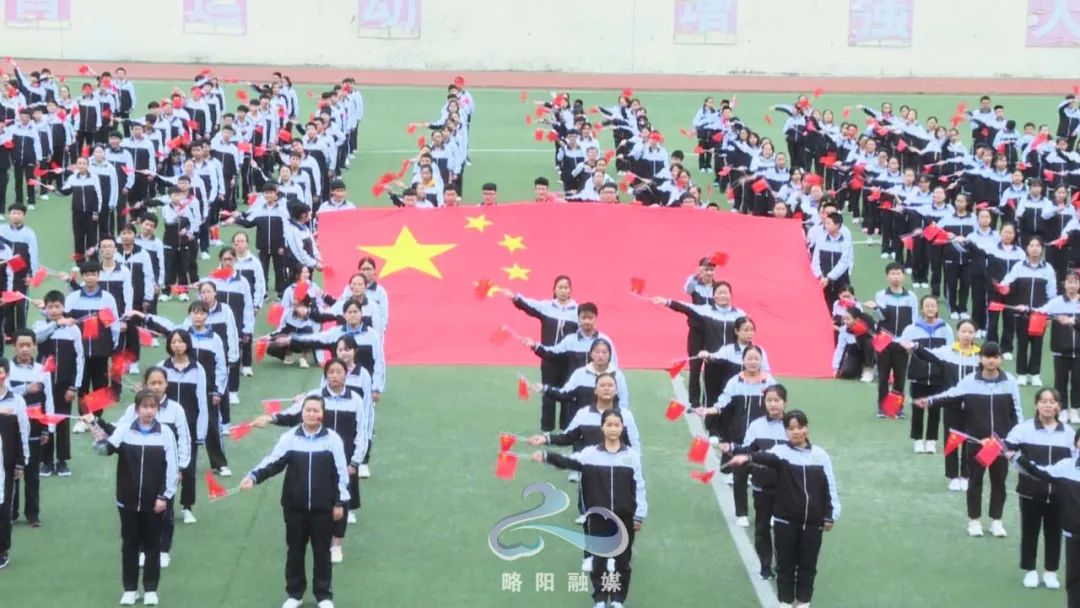 方式 表达对新中国70华诞的 美好祝福和热爱之情 学生们迅速变换队形