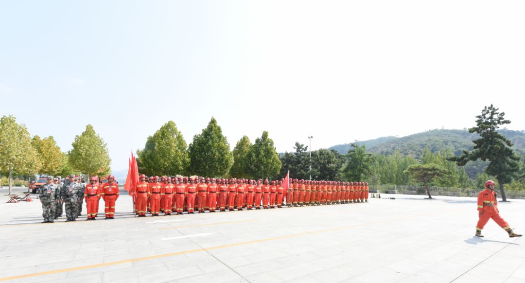 蒙山旅游度假区森林消防大队成立于2012年，现有队员110人，按照“靠前驻防