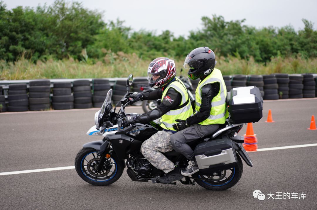 摩旅神车真就名副其实中国摩托车联合测评豪爵铃木dl250