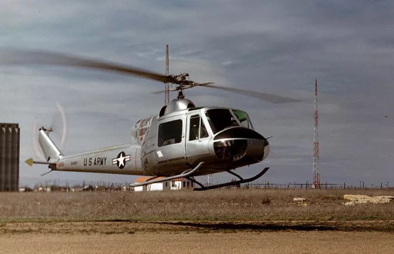 从xh-40到休伊,uh-1"战场出租车"的诞生