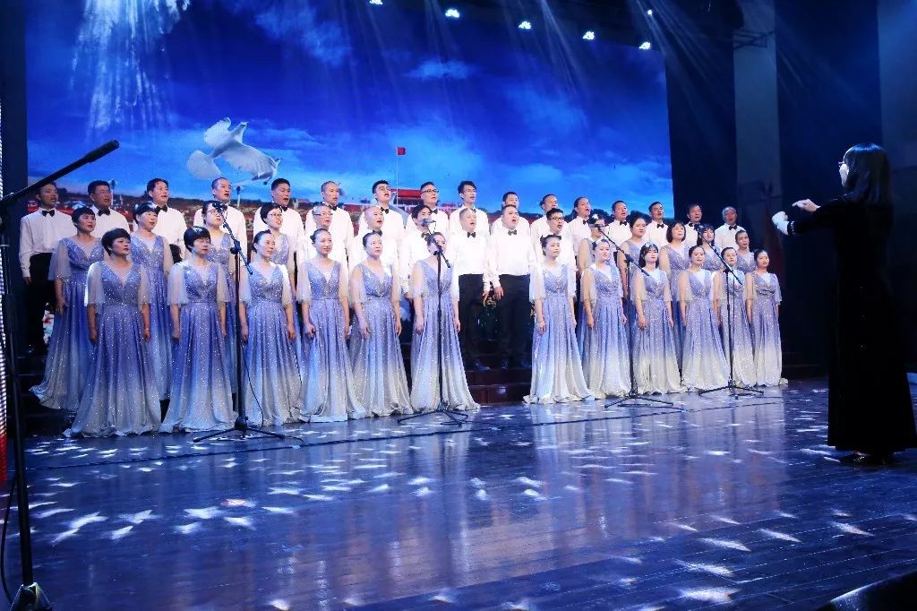 我和我的祖国国外演唱 5362ded70e89487090f0f40ef1529803.jpeg