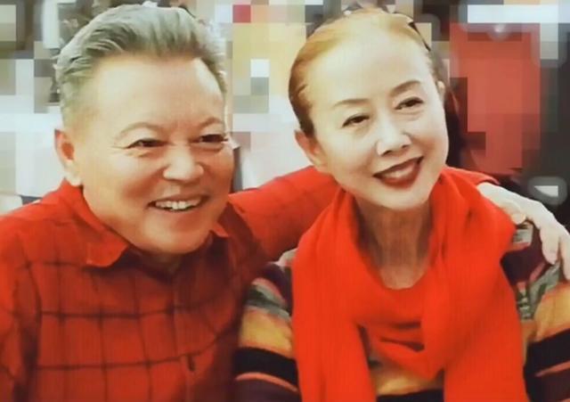 李逵赵小锐妻子晒结婚照婚纱是借的两人裸婚却相爱37年