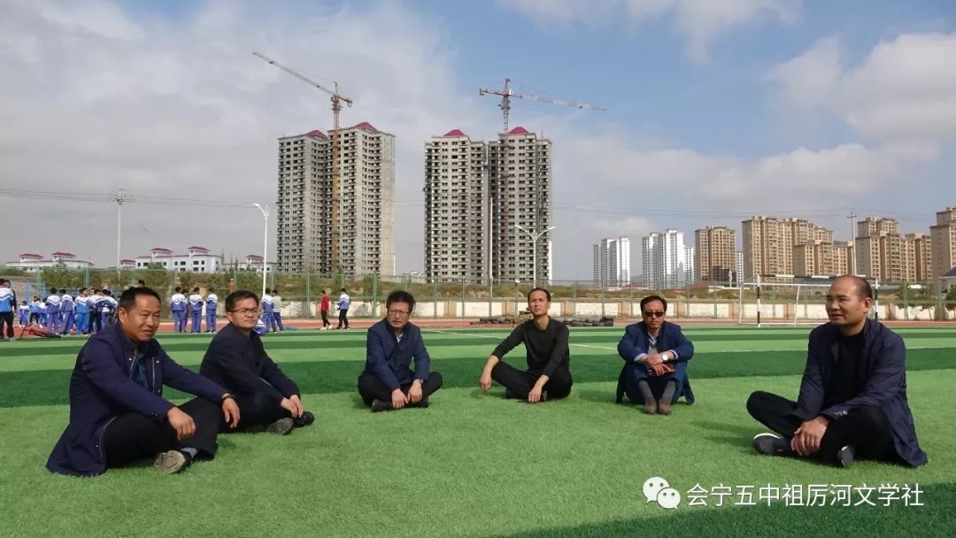 会宁五中第十五届秋季田径运动会,运动员在赛场上的精彩瞬间