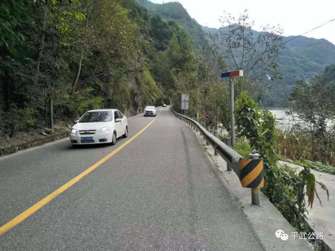 平武县交通运输局公路管理所为确保全县各条道路通行安全,特别是g247