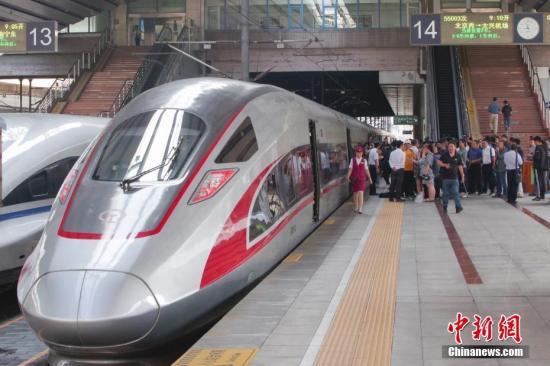 中国铁路国庆黄金周启动预发旅客1.42亿人次
