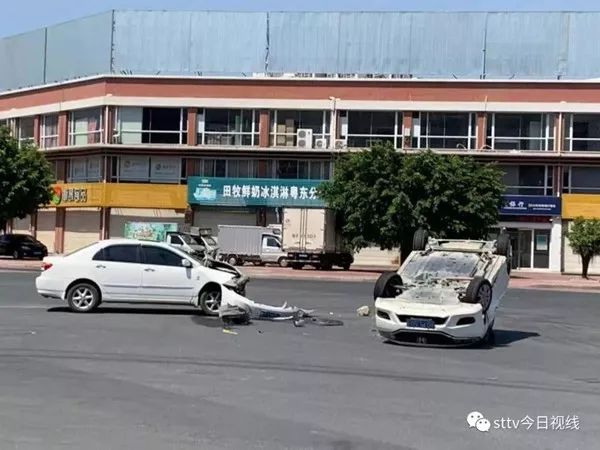 注意汕头这地方车祸频发交警已经增设了临时红绿灯