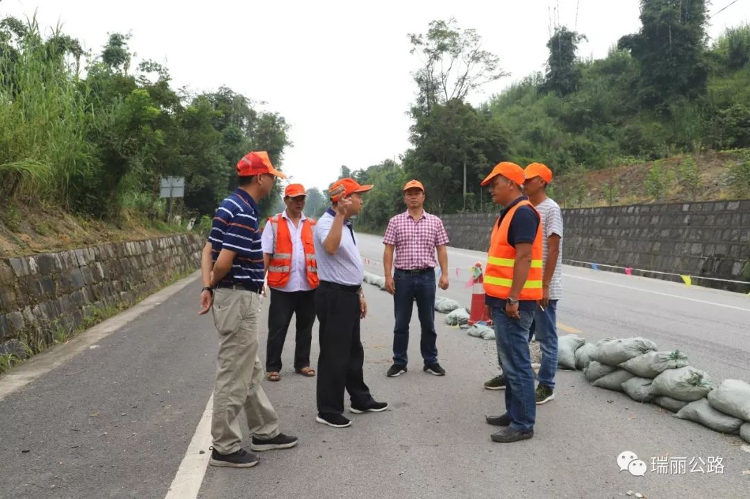 节前巡查德宏公路局局长杨定忠一行到瑞丽公路分局开展节前安全巡查