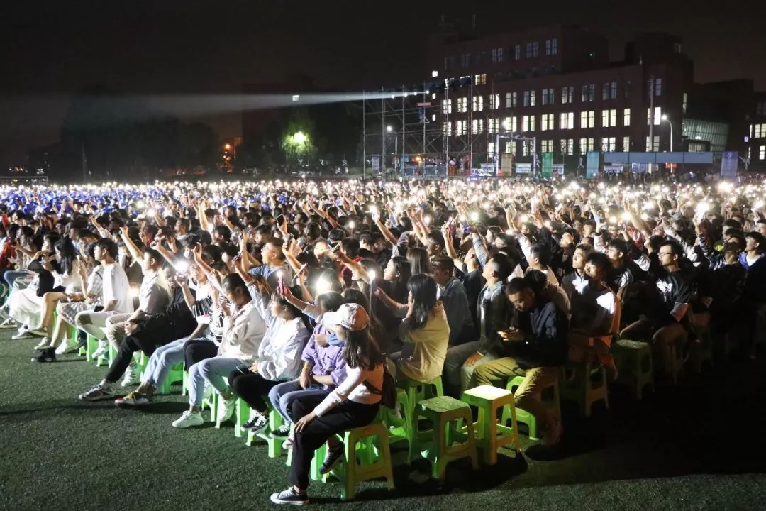 直击贵州工商职业学院2019级新生开学典礼现场