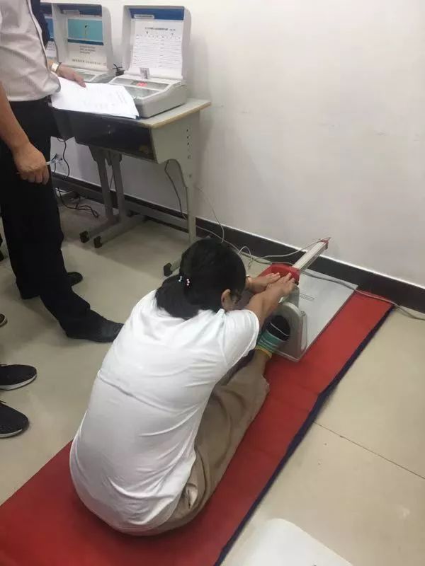 如何正确的做坐位体前屈 a5123fc62e5e4cbd9d8b701e39b861c1.jpeg