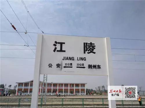江陵站将卸第一车煤长江水铁联运第一站徐海伟向记者描述了未来襄州