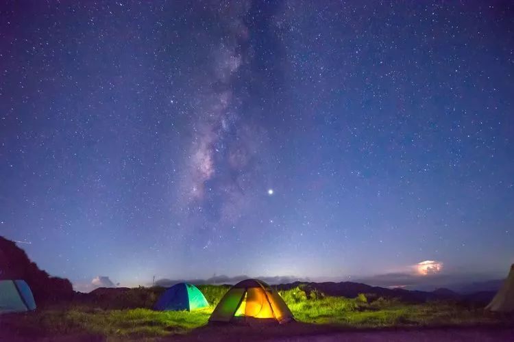 宁静的夜晚绚丽的星空图,太美了!