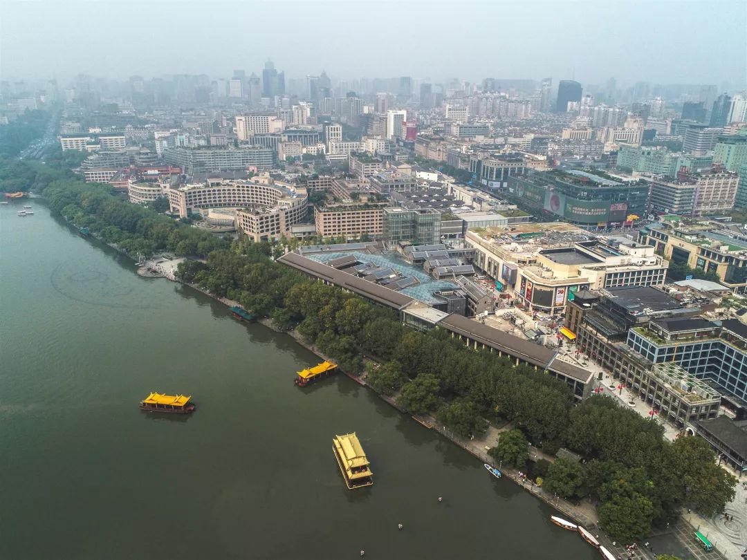 2020中国酒店旅游gdp_近十年中国gdp数据图(3)