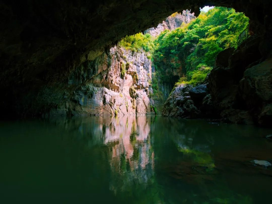 九洞天风景名胜区位于毕节市大方,纳雍两县交界处的六冲河流域喀斯特