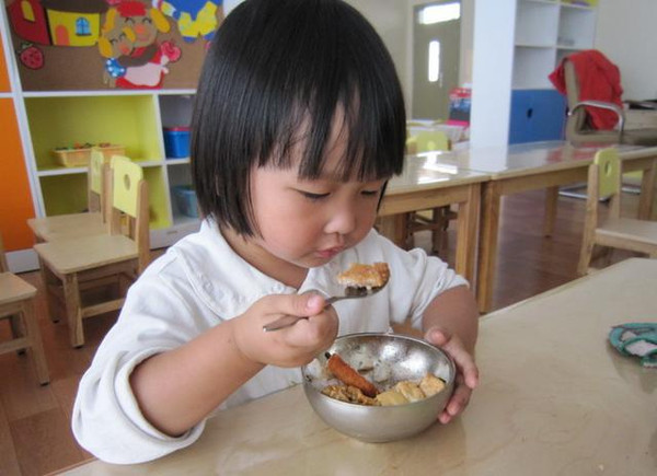 90后俏妈育儿：秋后带娃，牢记“不吃2饭、不睡3觉”，孩子脾胃好、生病少