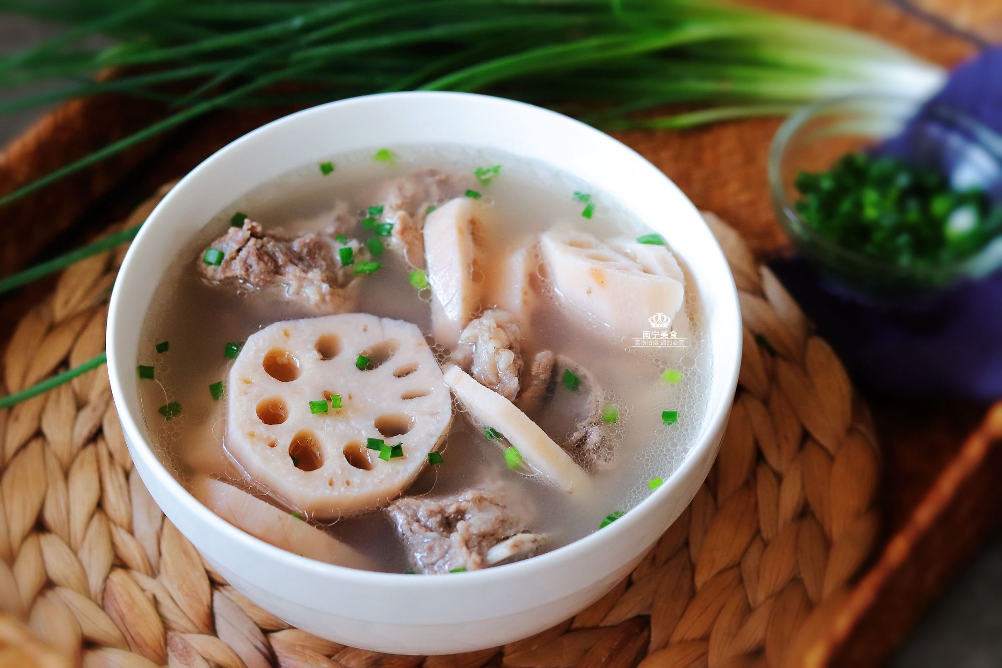 莲藕排骨汤的做法高压锅 e3eea13c6b514d7e8edcc6286ead5f99.jpeg