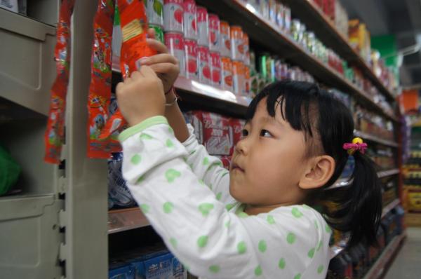 #90后俏妈育儿#孩子不能碰的5种零食，每一口都是伤害，宝妈别再给孩子买了！