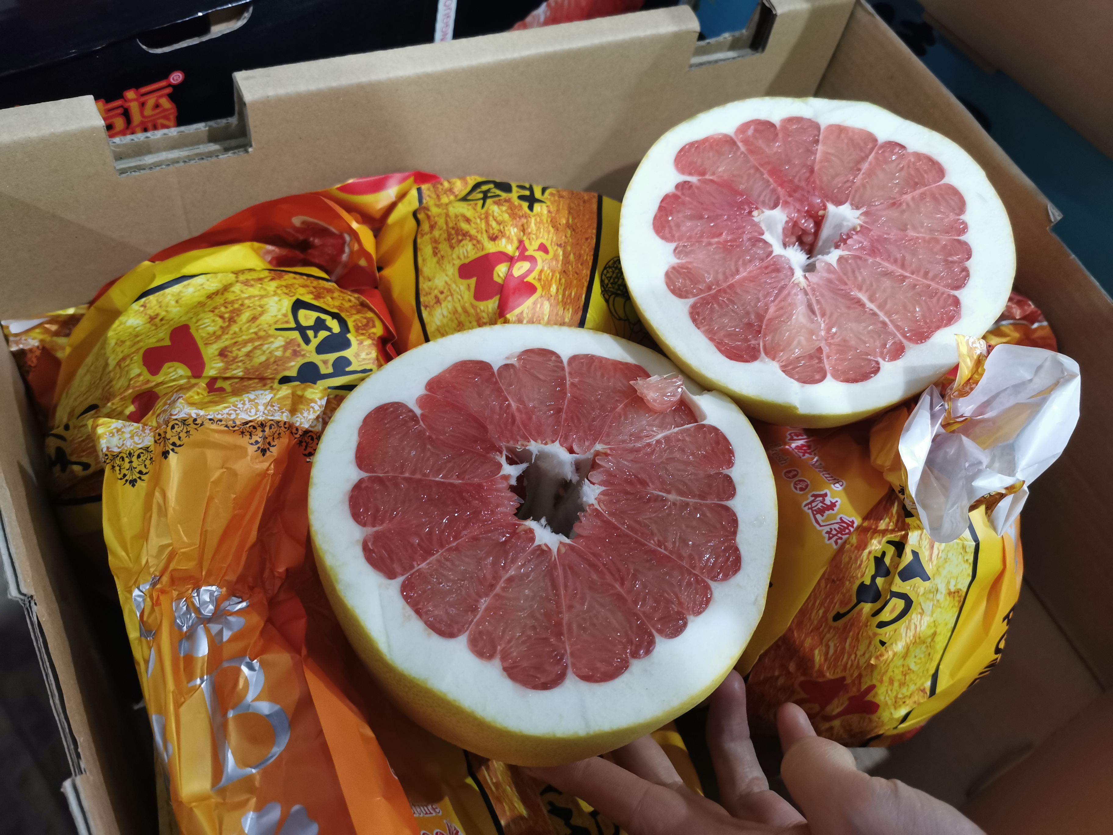 十月将至“手掰红柚”受到消费者欢迎