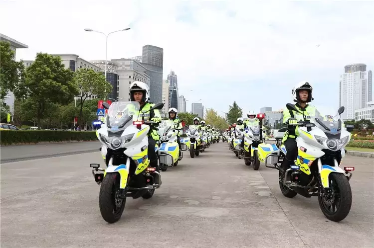 刚刚台州公安交警铁骑队正式亮相