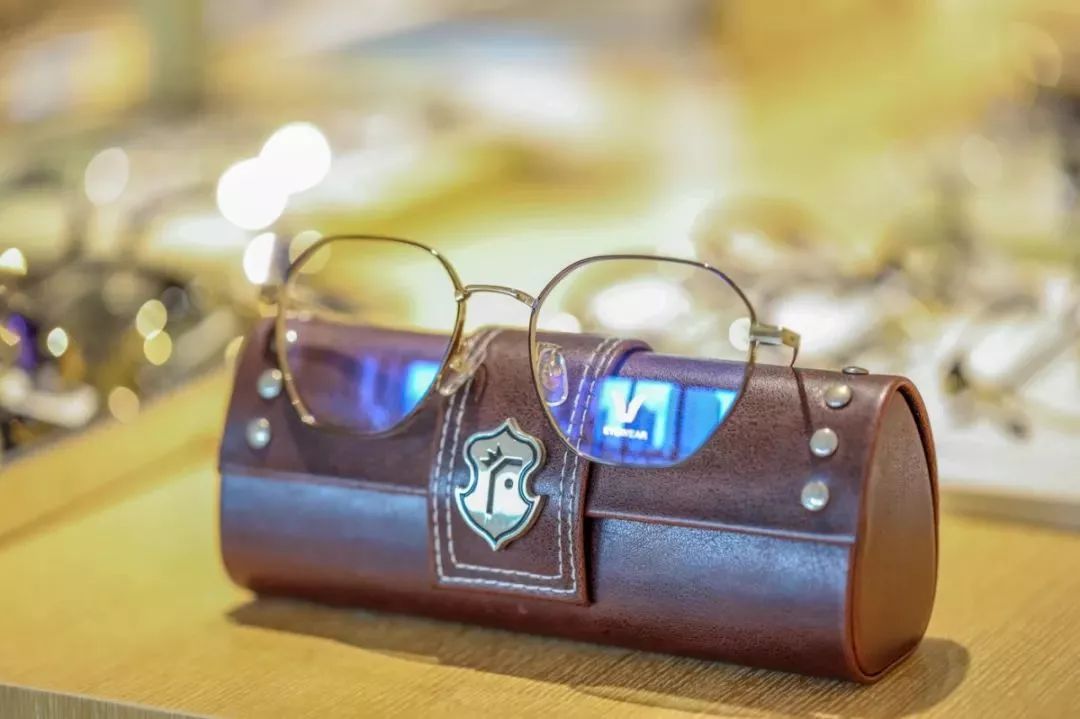 眼镜免费领 08a7869110c44243a811649b48ff1b1e.jpeg